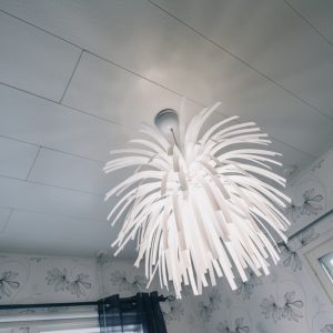 Hauska kattovalaisin Disa halk 60 cm valk koukkukiinnitys pistotulppa